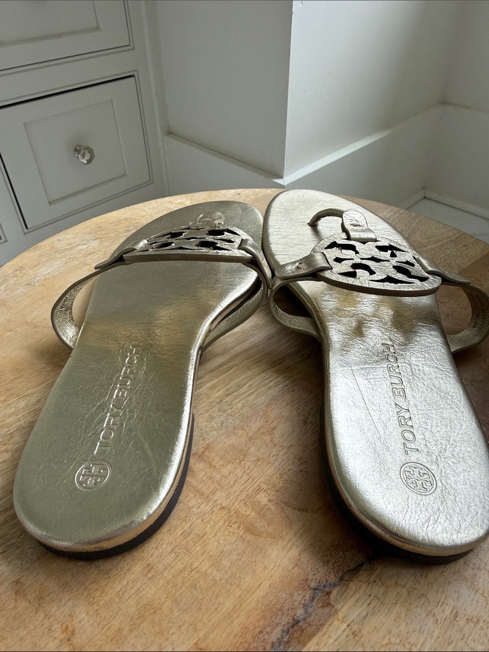 Tory Burch Metallic Silver Logo Miller Thong Sandals - Picture 3 of 6